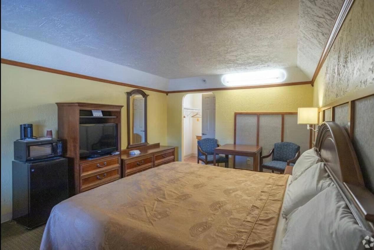 Bo Hotel Canadian Courts Екстер'єр фото