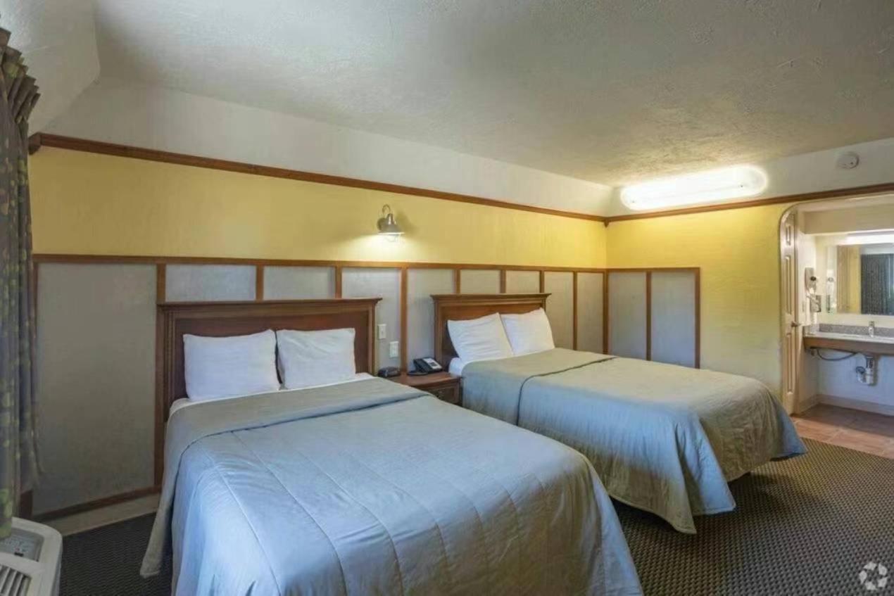 Bo Hotel Canadian Courts Екстер'єр фото