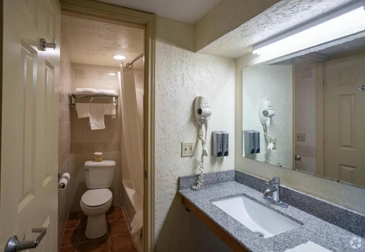 Bo Hotel Canadian Courts Екстер'єр фото